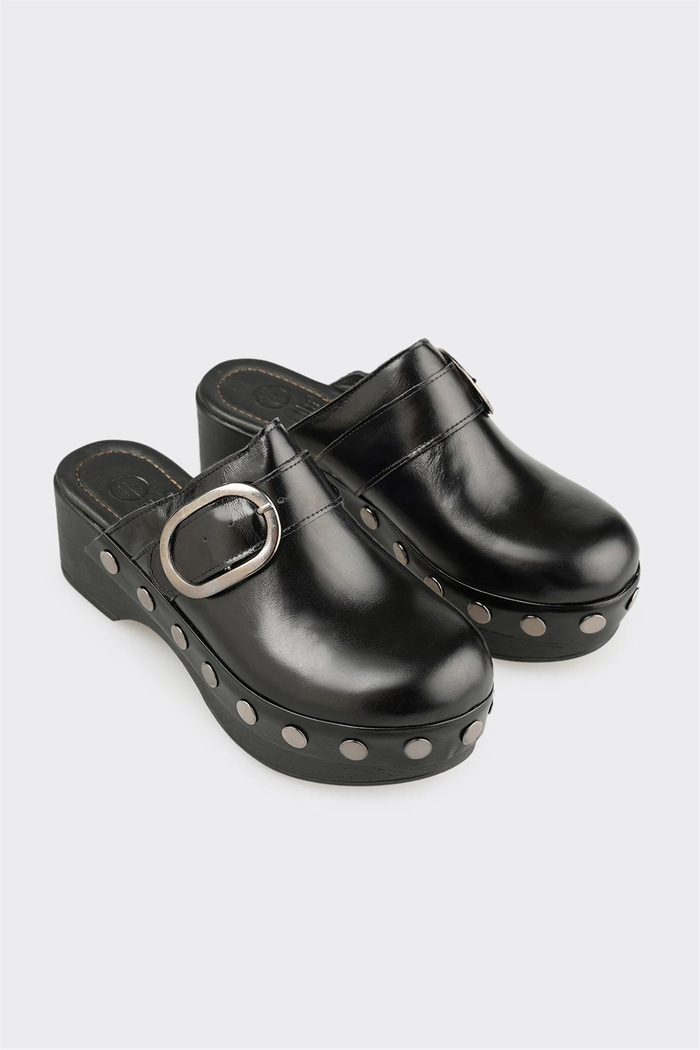 Siyah Deri Kadın Terlik