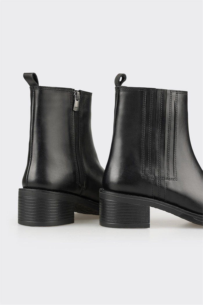 Siyah Deri Kadın Topuklu Bot