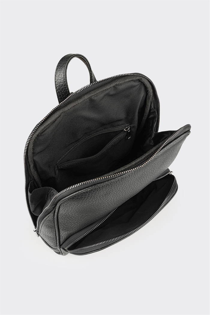 Siyah Kadın Sırt Çantası