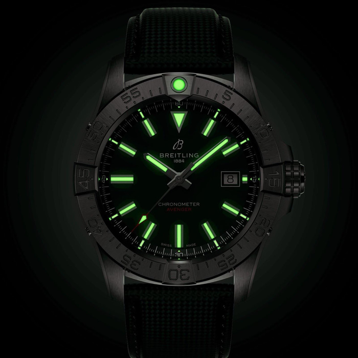 Breitling AVENGER AVENGER AUTOMATIC 42