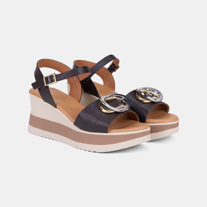 Kadın Kahve Metal Halka Aksesuarlı Dolgu Topuklu Deri Sandalet