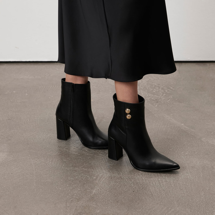 Kadın Siyah Metal Aksesuarlı Deri Topuklu Bot