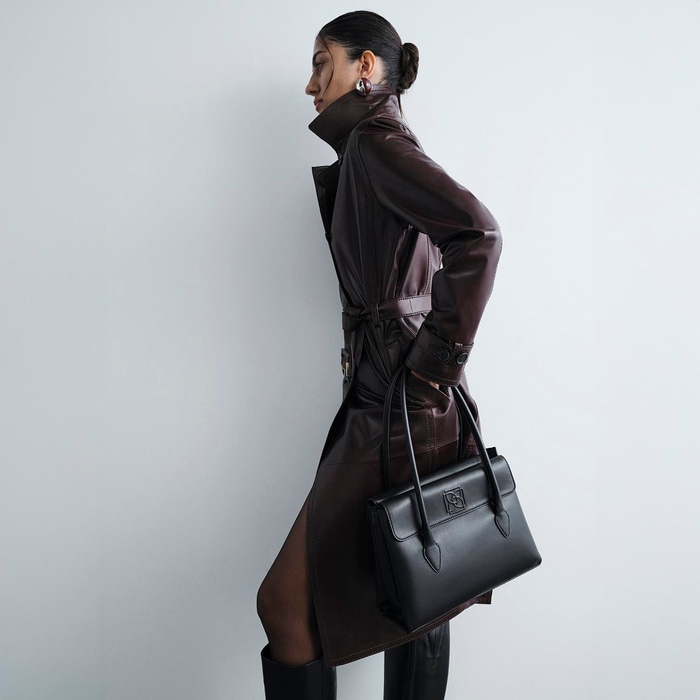 Kadın Siyah Monogram Baskılı Deri Omuz Çantası