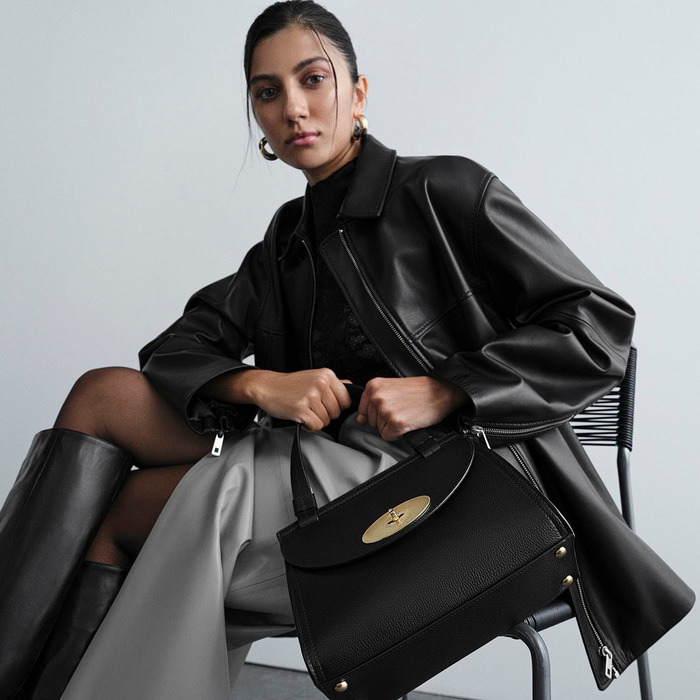 Kadın Siyah Omuz Askılı Deri El Çantası