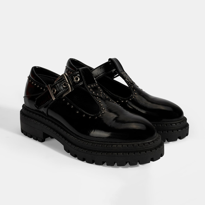 Kadın Siyah Zımba Detaylı T-Bant Rugan Ayakkabı