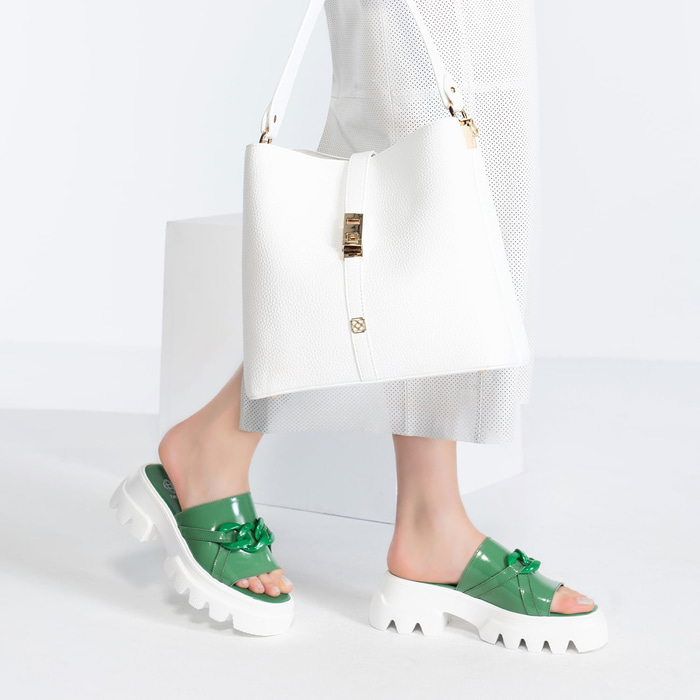 Kadın Yeşil Zincir Detaylı Deri Terlik