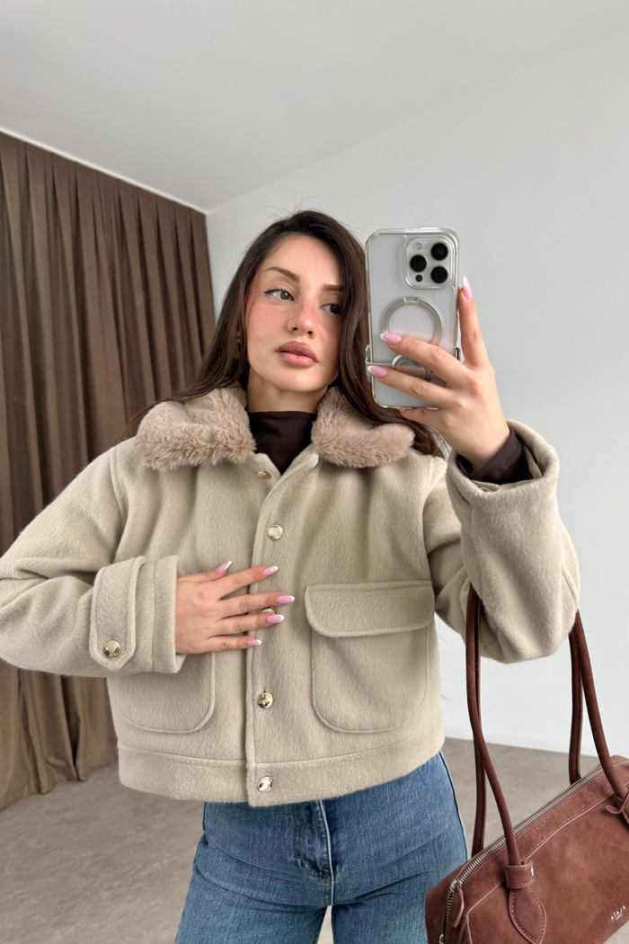 Ayriss Yakası Kürklü Kaşe Bej Ceket
