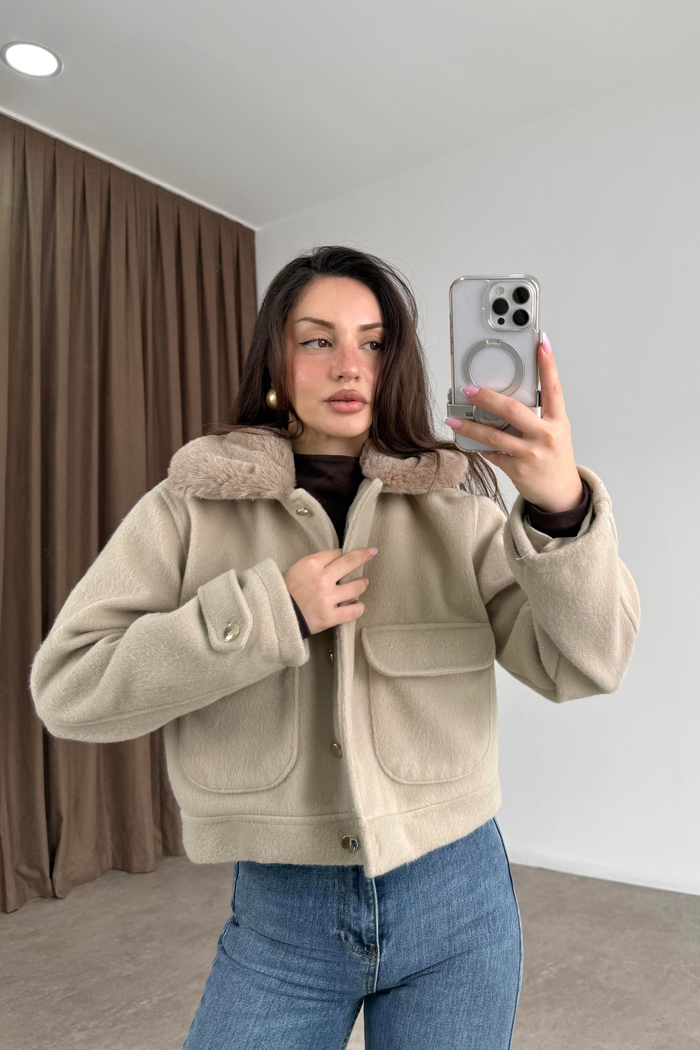 Ayriss Yakası Kürklü Kaşe Bej Ceket