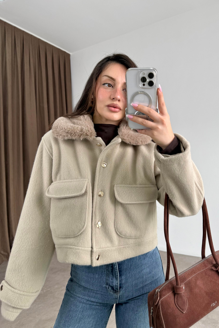Ayriss Yakası Kürklü Kaşe Bej Ceket