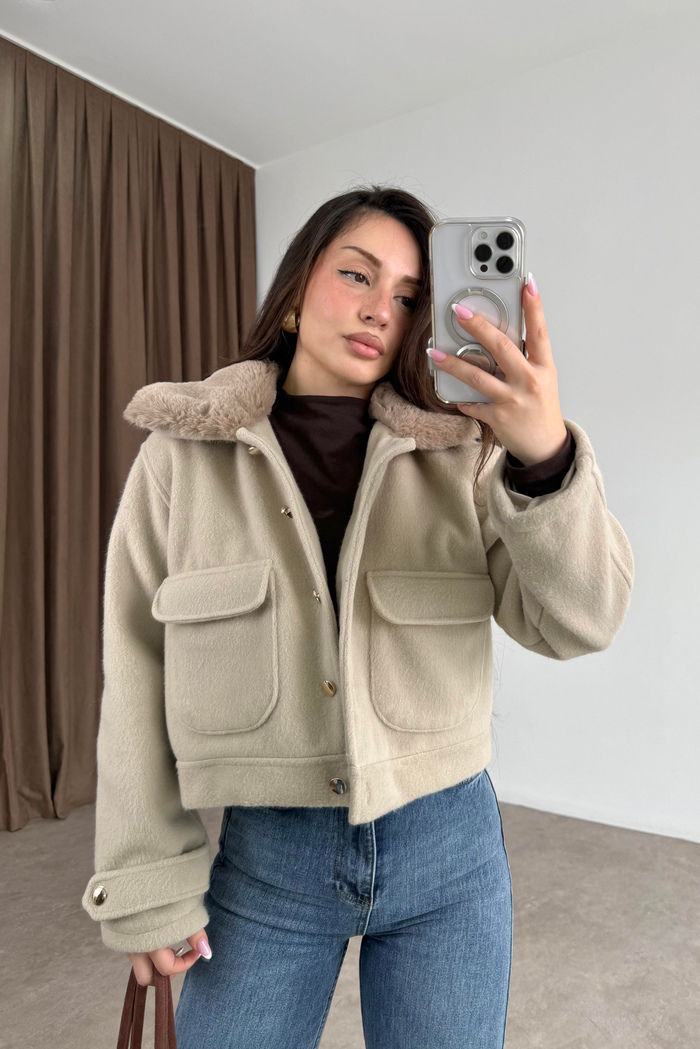 Ayriss Yakası Kürklü Kaşe Bej Ceket