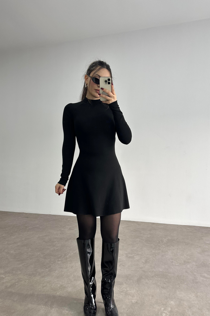 Kloş Etekli Dik Yakalı Basic Elbise