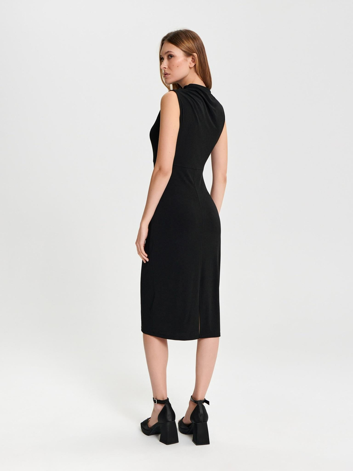 Midi Siyah Drapeli Basic Elbise