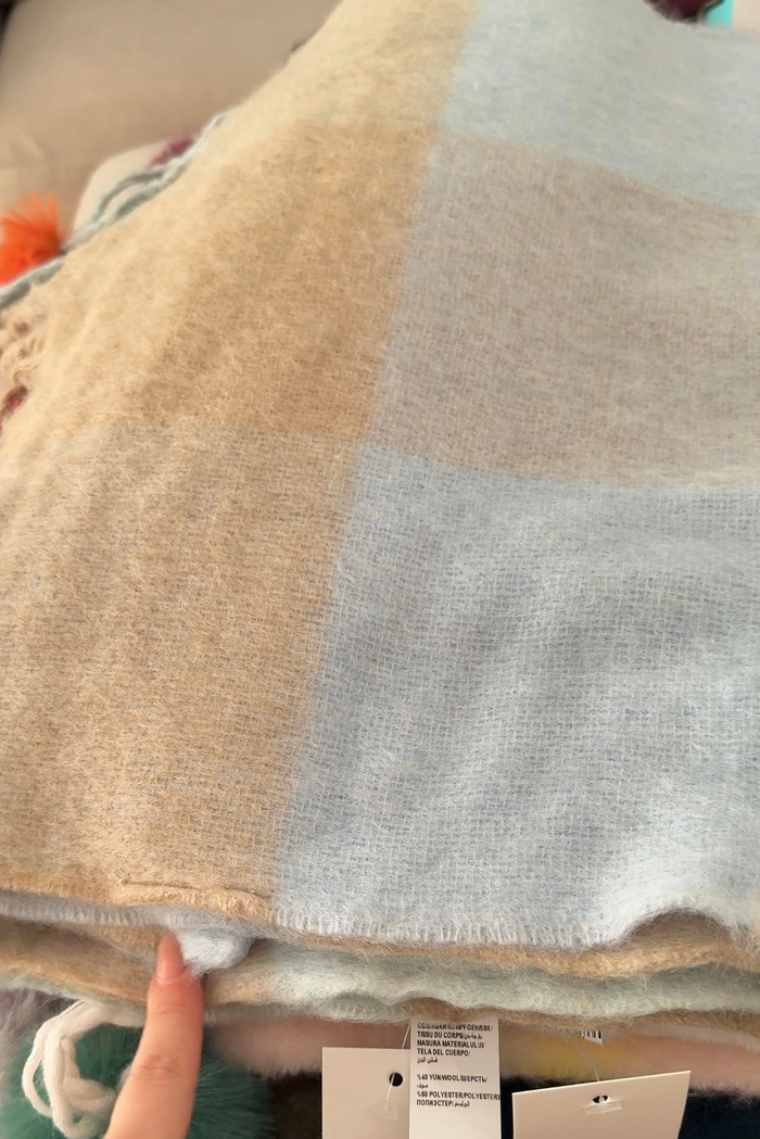 Oys. Kalın Ponpon Detaylı Renkli Atkı