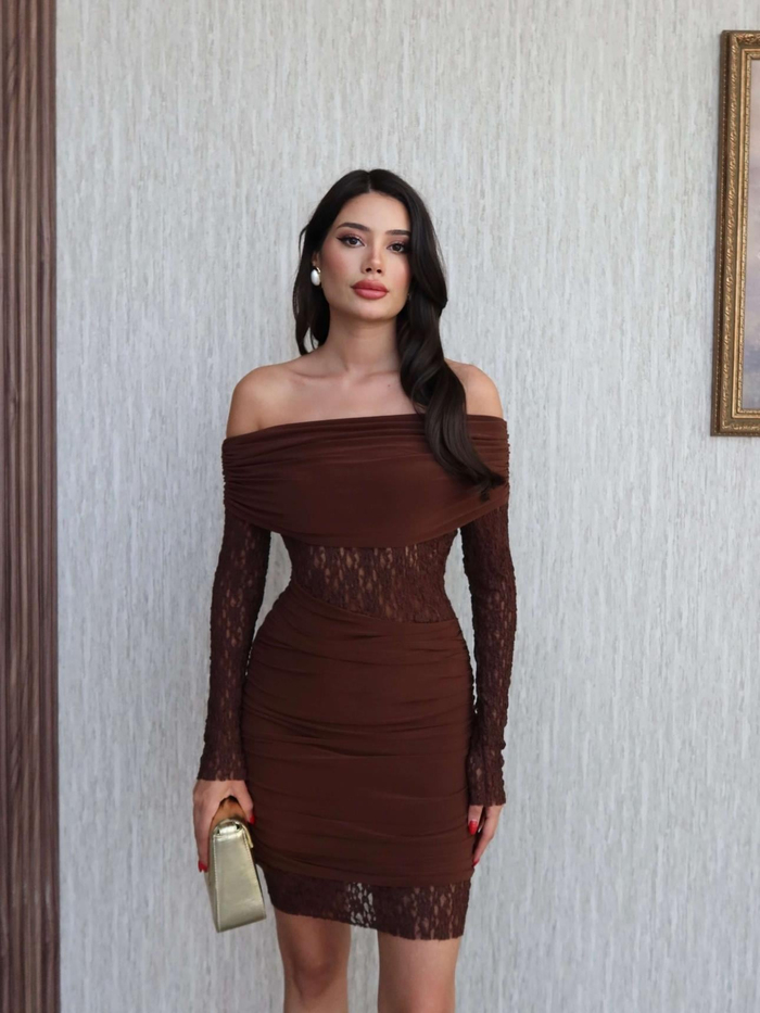 Açık Omuz Büzgülü Kısa Elbise