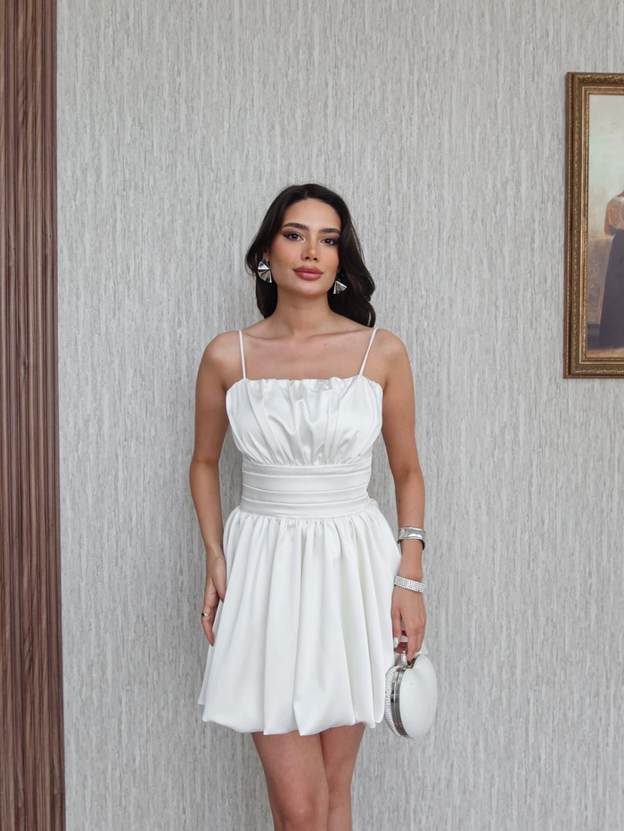 Beyaz Askılı Büzgü Elbise