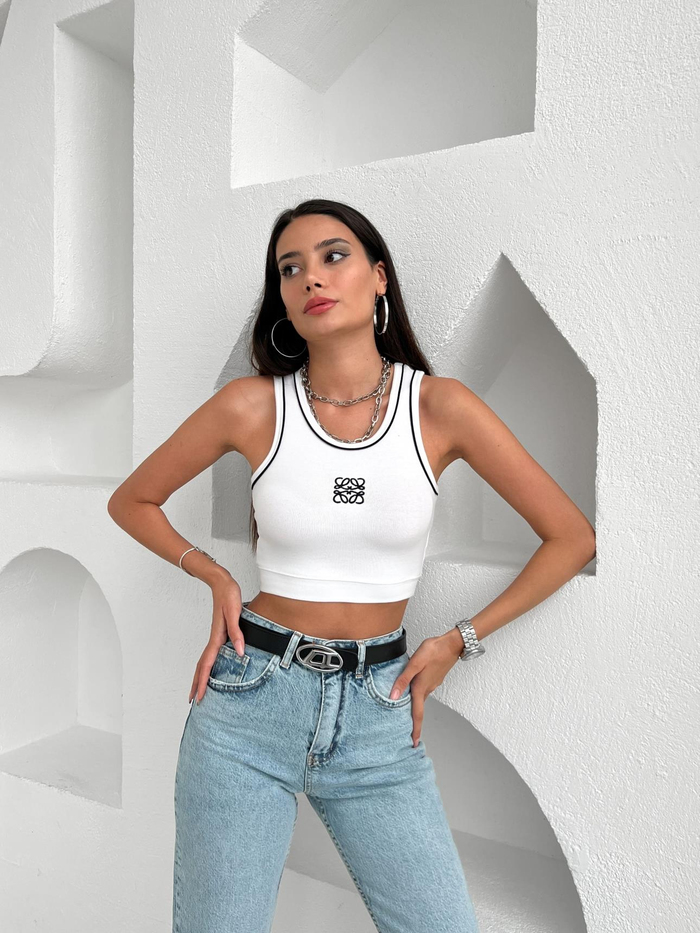 Beyaz Nakışlı Crop