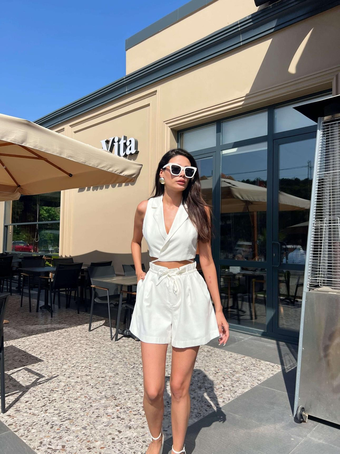 Beyaz Şortlu Yelek Takım