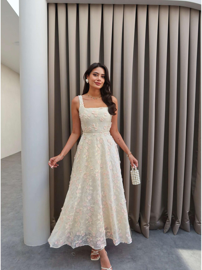 Çiçek İşlemeli Astarlı İthal Elbise