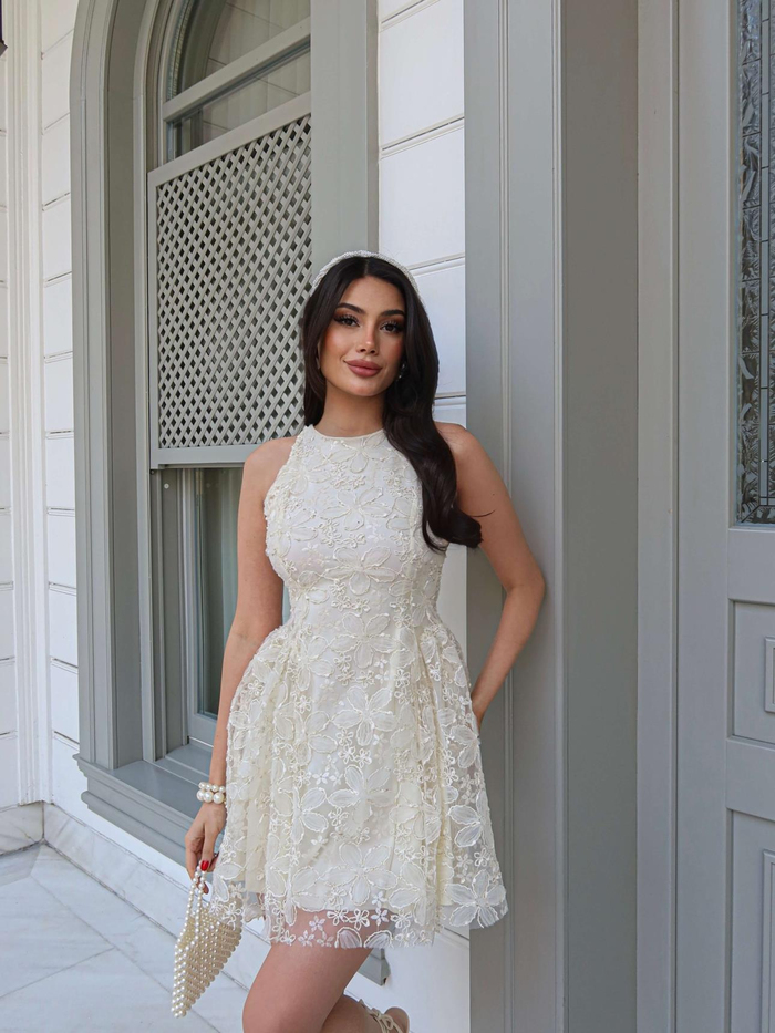 Çiçek İşlemeli Pullu Mini Elbise