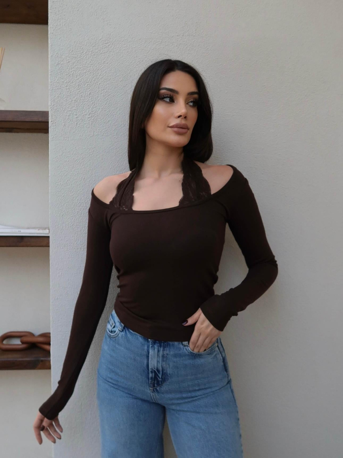 Dantel Boyundan Geçmeli Bluz