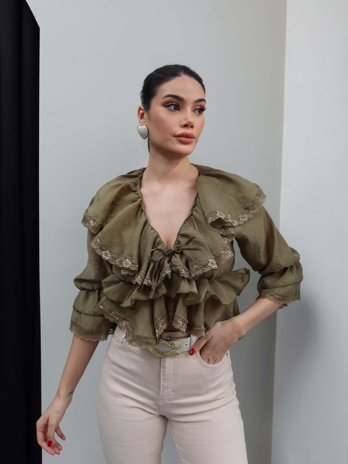 Dantelli Volanlı Bluz