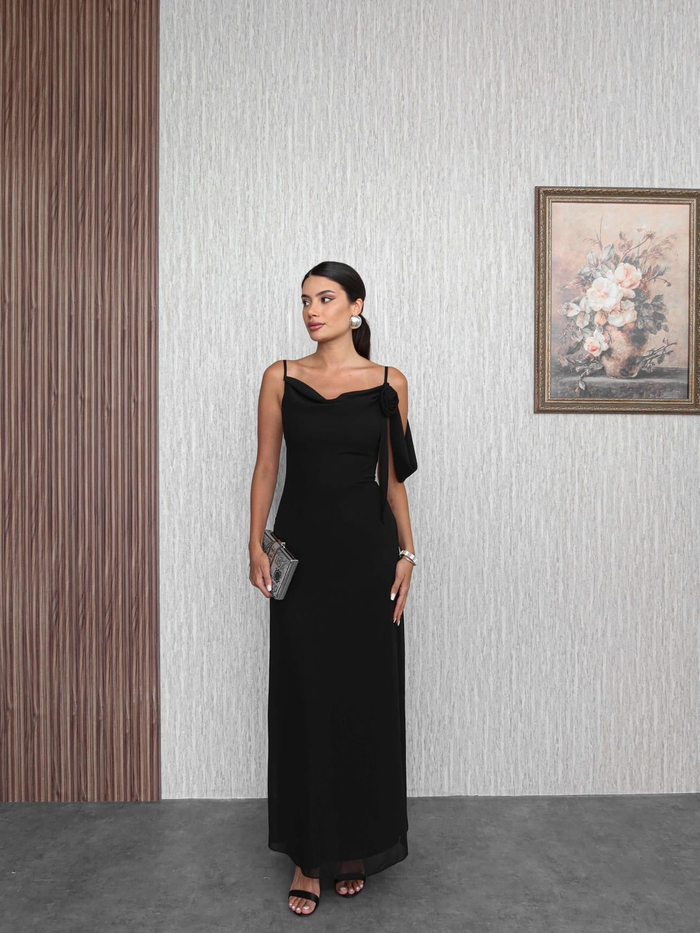 Degaje Yaka Gül Aksesuarlı Elbise