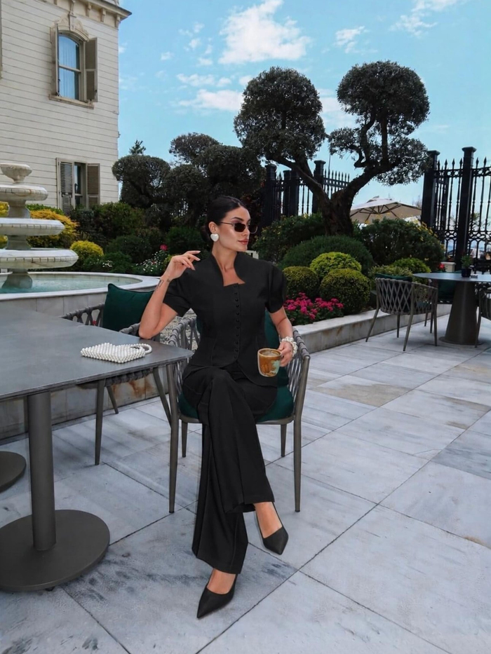 EH Collection Dik Yaka İnci Düğmeli Takım