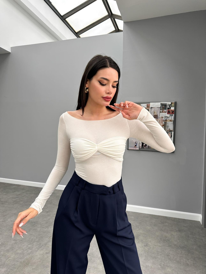 Ekru Transparan Büzgü Detay Bluz