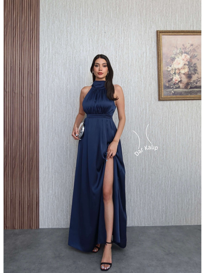 Halter Yaka Yırtmaçlı Saten Elbise