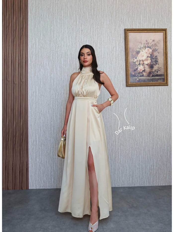 Halter Yaka Yırtmaçlı Saten Elbise