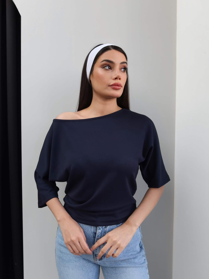 Kayık Yaka Düz Tshirt