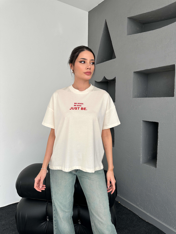 Kırmızı Minik Yazılı Tshirt