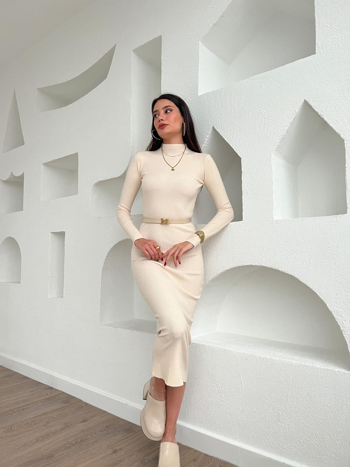 Krem Boğazlı Biyeli Elbise