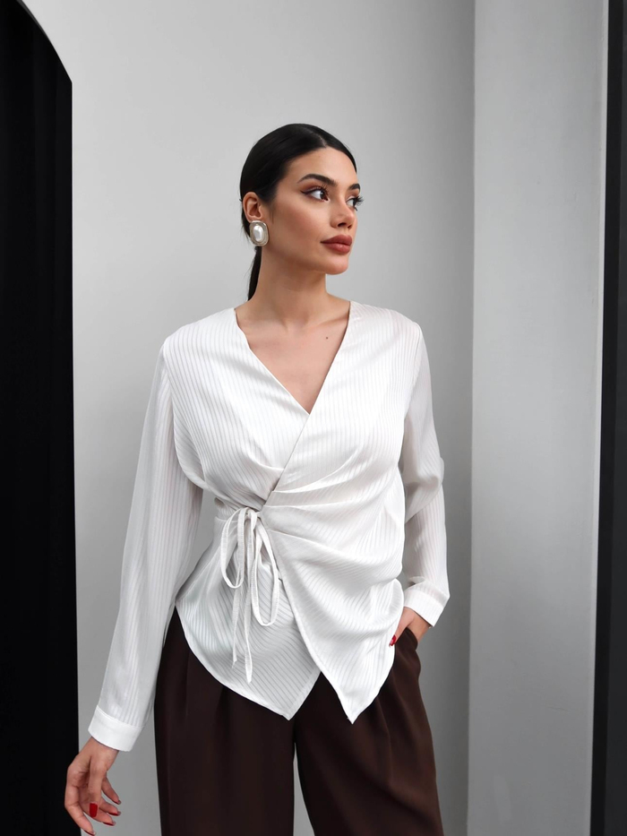 Kruvaze Yaka Bağlamalı Bluz