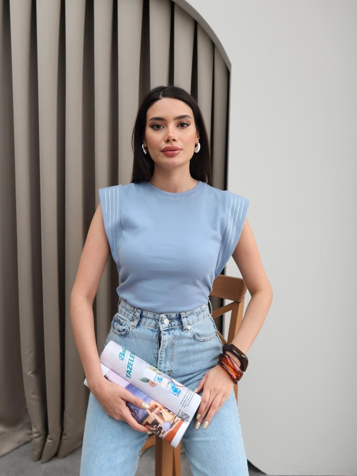 Omuz Taş Detaylı T-Shirt