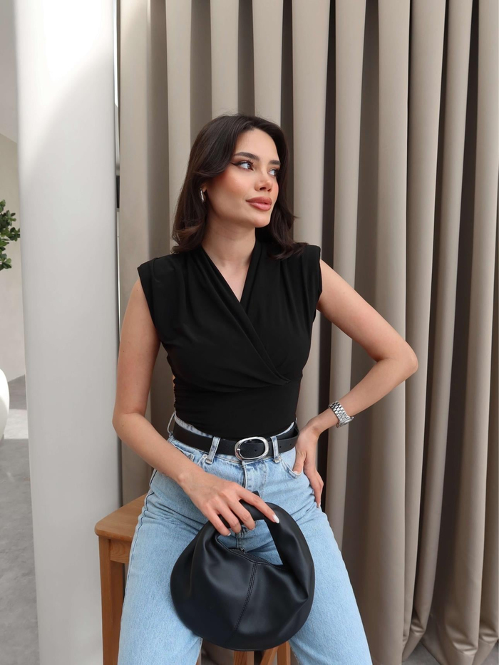 Omuzları Vatkalı Pileli Bluz