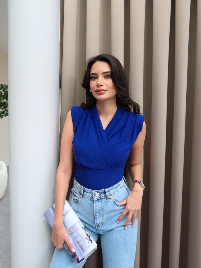 Omuzları Vatkalı Pileli Bluz