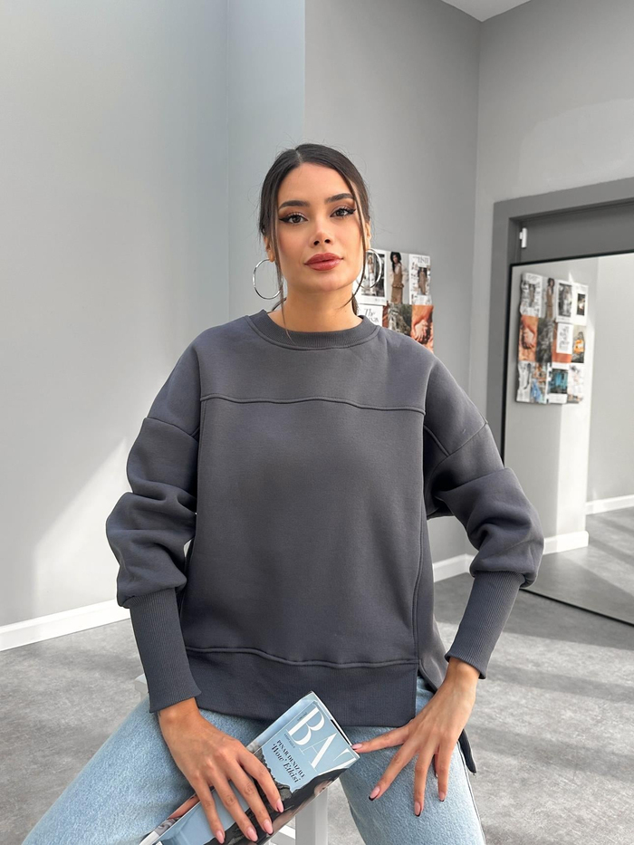 Oversize Şardonlu Yırtmaç Detaylı Sweat