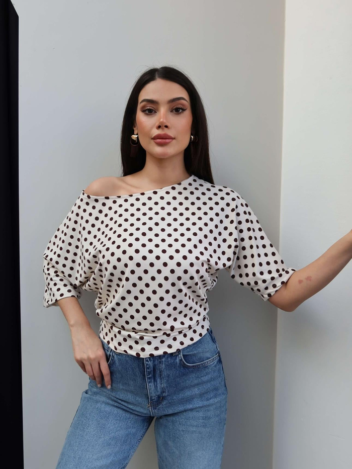 Puantiyeli Kayık Yaka Tshirt