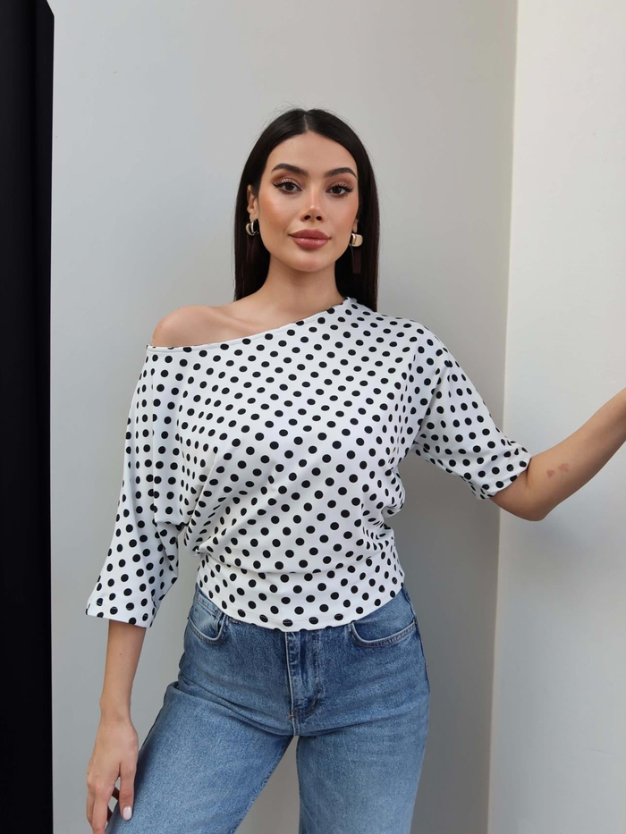 Puantiyeli Kayık Yaka Tshirt