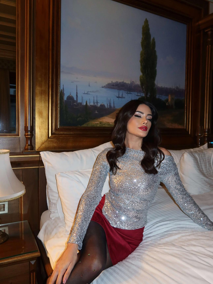 Pul Payetli Çapraz Kesim Bluz