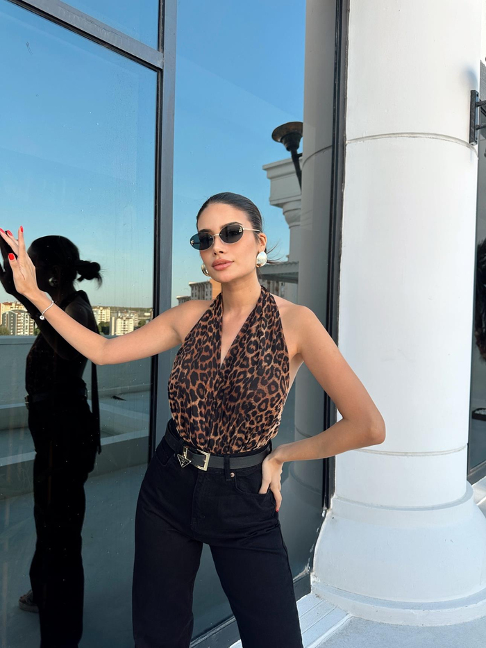 Sırt Dekolte Leo Desenli Bodysuit