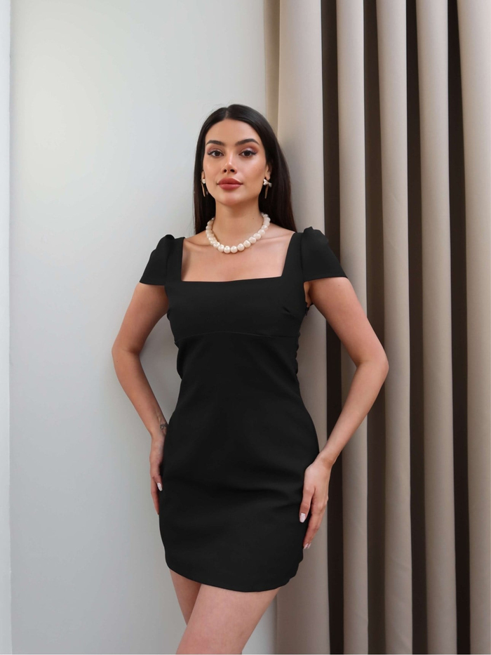 Sırt Dekolteli Mini Elbise