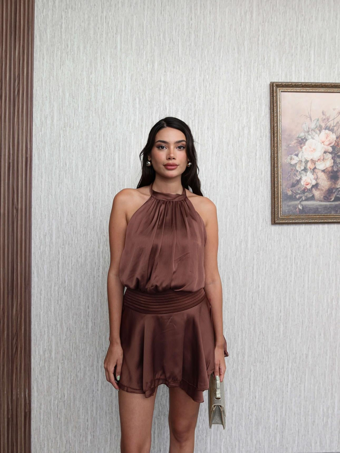 Sırtı Açık Eteği Volan Mini Elbise