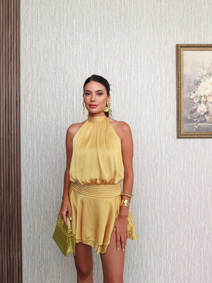 Sırtı Açık Eteği Volan Mini Elbise