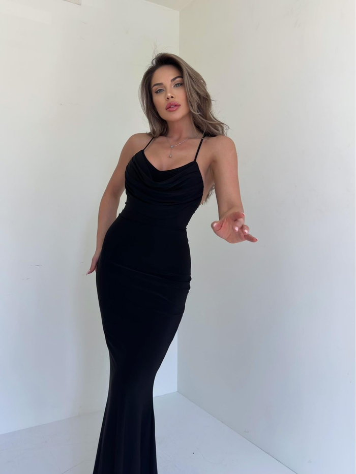 Siyah Askılı Elbise