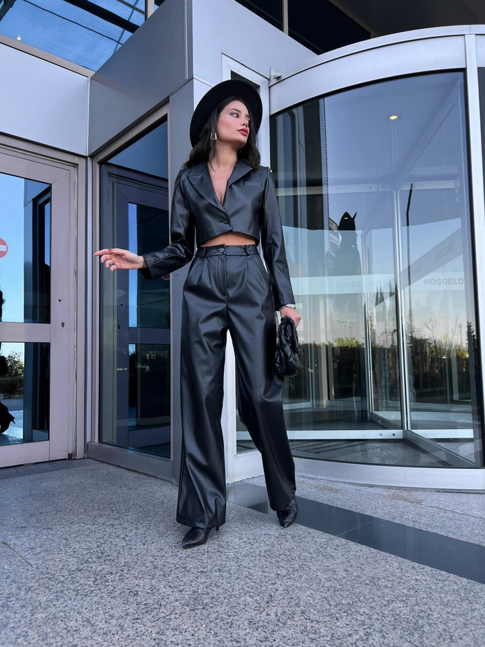 Siyah Crop Blazer Deri Takım