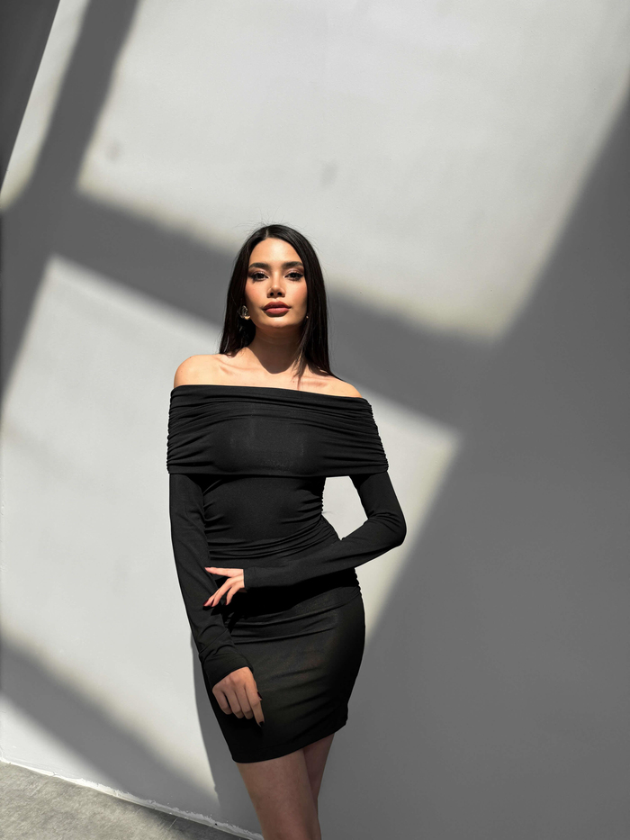 Siyah Madonna Yaka Büzgülü Elbise
