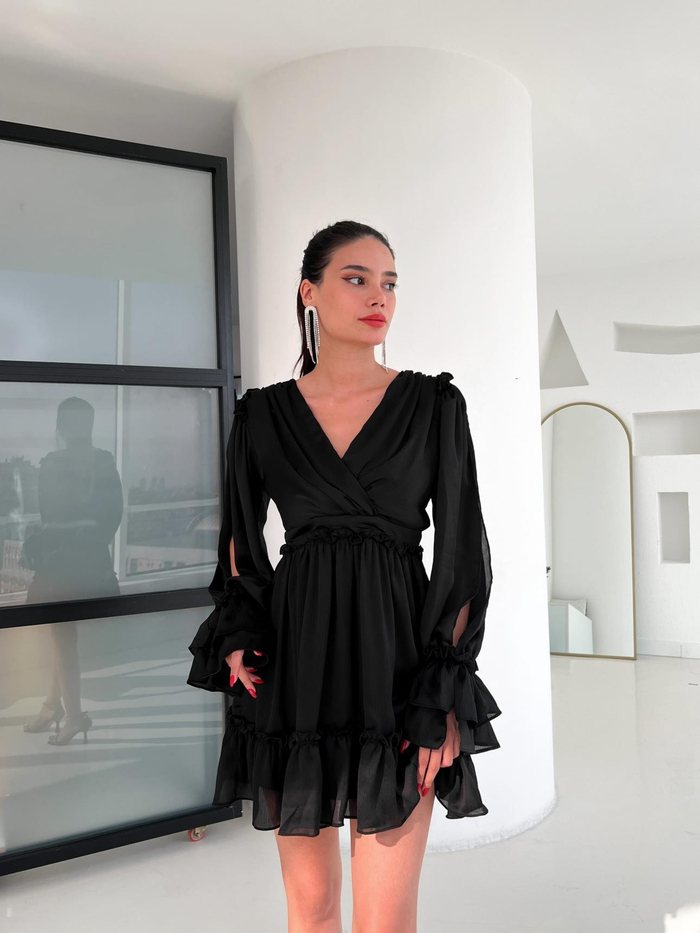 Siyah Ruffled Dekolte Elbise