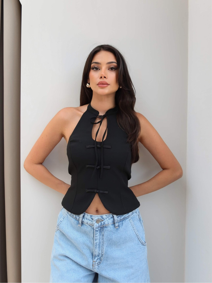 Süs Düğmeli Halter Yaka Bluz